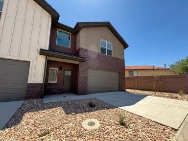 Main picture of 73 N 520 W