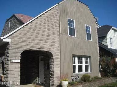 Main picture of 2714 Pioneer Ave