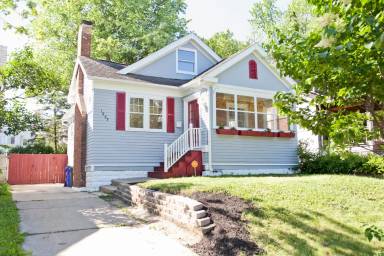 Main picture of 1925 C Ave NE