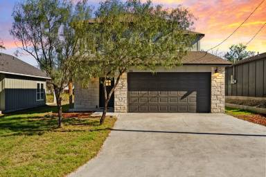 Main picture of 853 Cypress Ln
