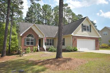 Main picture of 220 Golf Dr