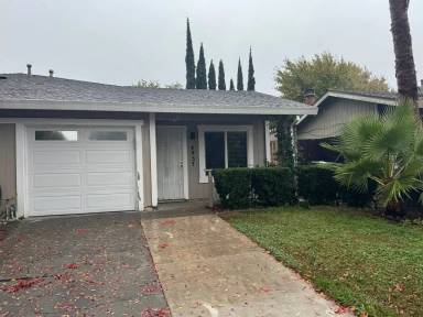 Main picture of 4957 Saddlerock Way