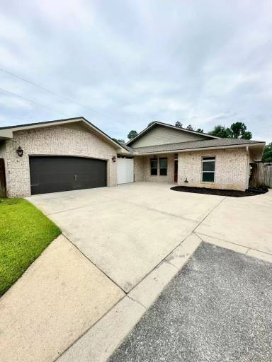 Main picture of 1180 French Quarter Way