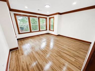Main picture of 6805 S Artesian Ave