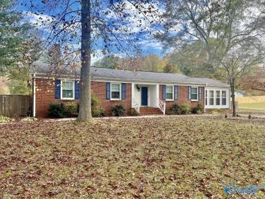 Main picture of 563 Timber Ln NE