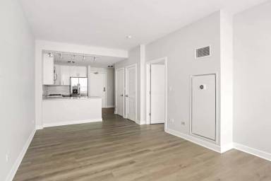 Main picture of 769 W Adams St