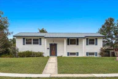 Main picture of 521 Brookside Cir