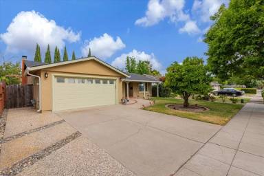 Main picture of 6049 Sanford Dr