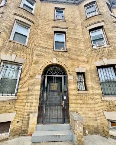 Main picture of 20 S Huntington Ave