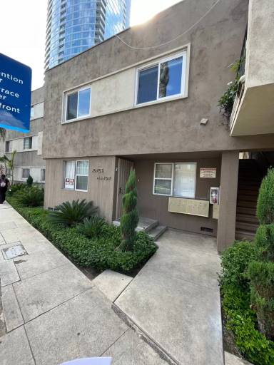 Main picture of 21 Alamitos Ave