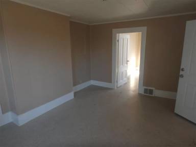 Main picture of 17 Pleasant St