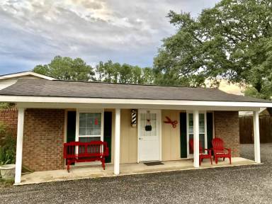 Main picture of 104 Elm Rd