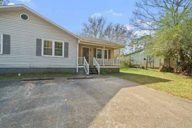Main picture of 4 E 1st St