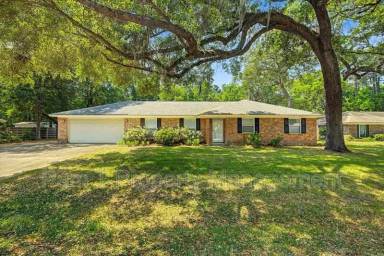 Main picture of 211 Hillary Rd