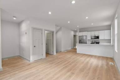Main picture of 126 Ruggles St