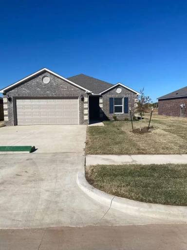 Main picture of 548 SE 3rd Pl