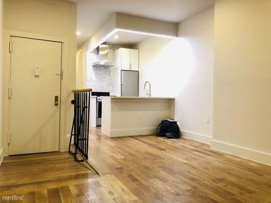 Main picture of 556 Bainbridge St