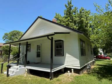 Main picture of 527 W Elm St