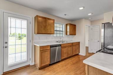 Main picture of 2026 McCleary Rd