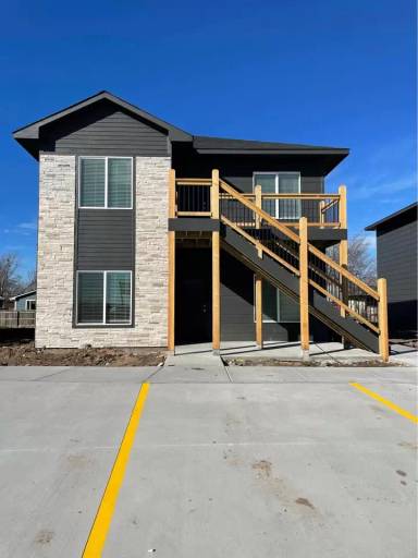 Main picture of 338 W Castle St