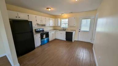 Main picture of 425 Elmira St
