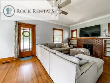 Main picture of 1828 N Main St