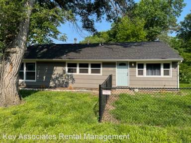 Main picture of 2725 SW Gage Blvd