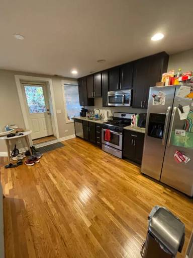 Main picture of 1523 W Addison St