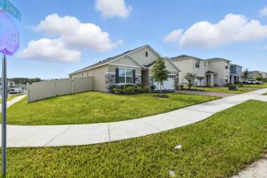 Main picture of 33504 Copper Hill Way