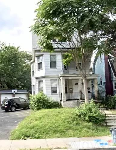 Main picture of 555 Sanford Ave