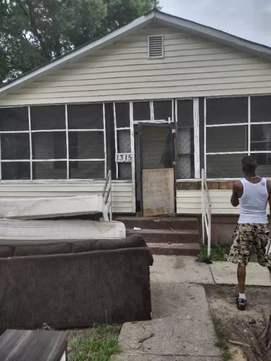 Main picture of 1315 Dent St