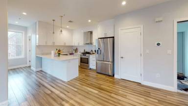 Main picture of 18 Brackett St