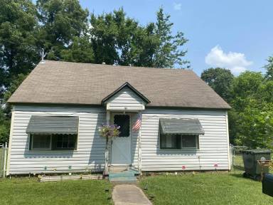 Main picture of 100 S Poplar St