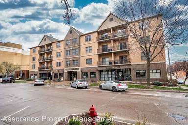 Main picture of 332 S Linn St