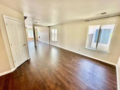 Main picture of 866 Papaya St