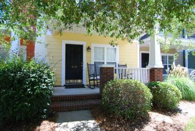 Main picture of 618 Lake Forest Rd