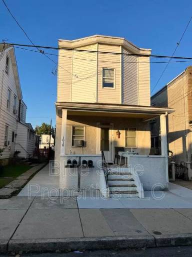 Main picture of 1010 Yates Ave