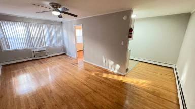 Main picture of 1005 W 35th Ave