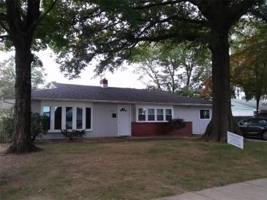 Main picture of 13 Meadow Ln