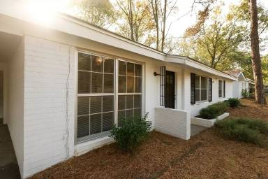 Main picture of 2700 Green Oaks Dr