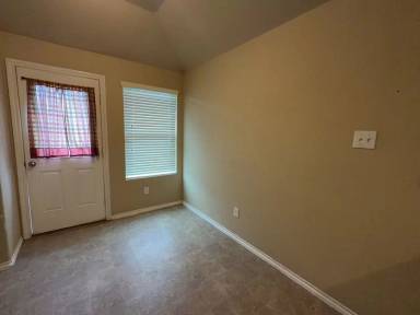 Main picture of 811 Lovebug Ln