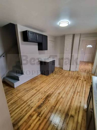 Main picture of 2231 Charles St