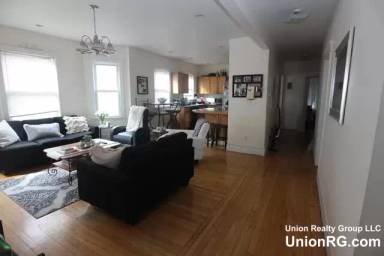Main picture of 335 Faneuil St