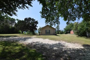 Main picture of 5314 E Lakeshore Dr