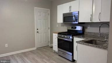 Main picture of 2707 Mura St