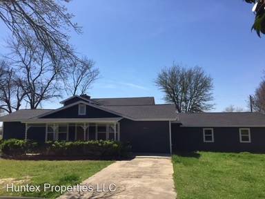 Main picture of 824 Briggs Blvd