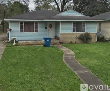 Main picture of 105 Bellot St