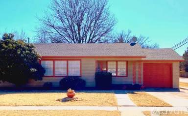 Main picture of 500 E 12th St