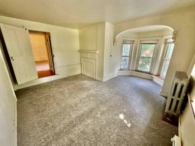 Main picture of 8023 Main St