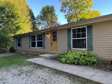 Main picture of 2490 S Woodland Trl